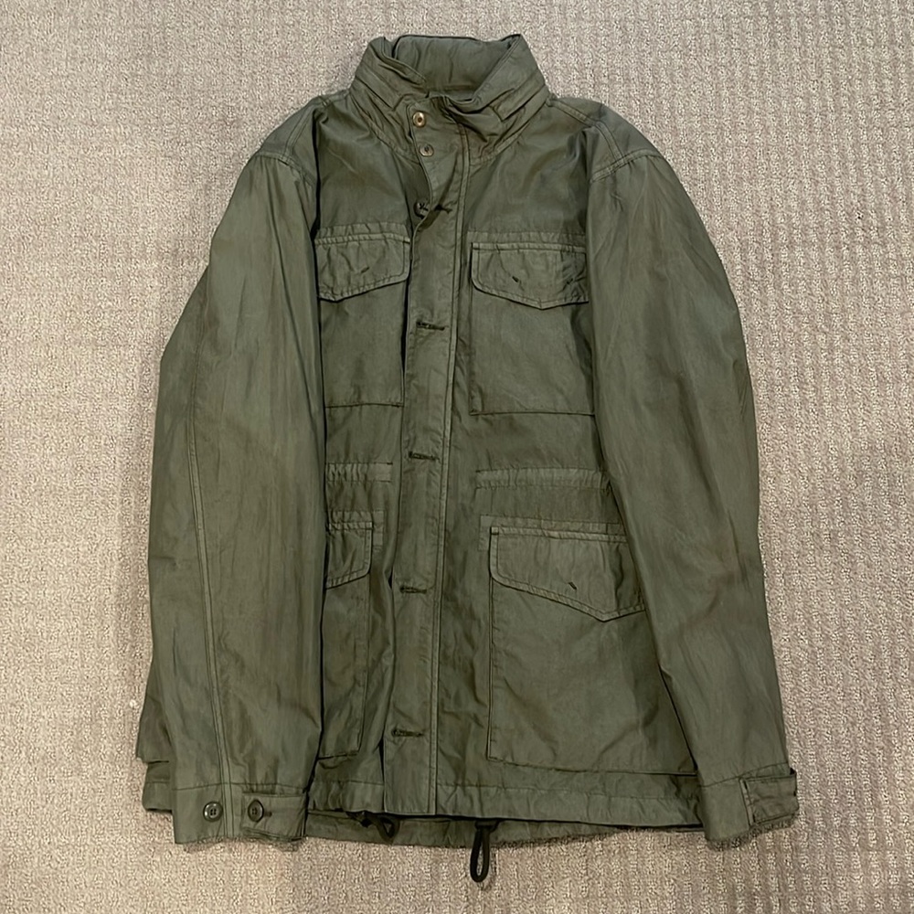 Faherty olive zip up field jacket in size large.